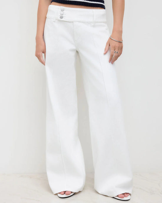 Wide-Leg Sculpting Denim 👖✨