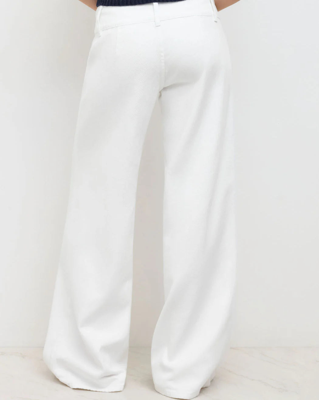 Wide-Leg Sculpting Denim 👖✨